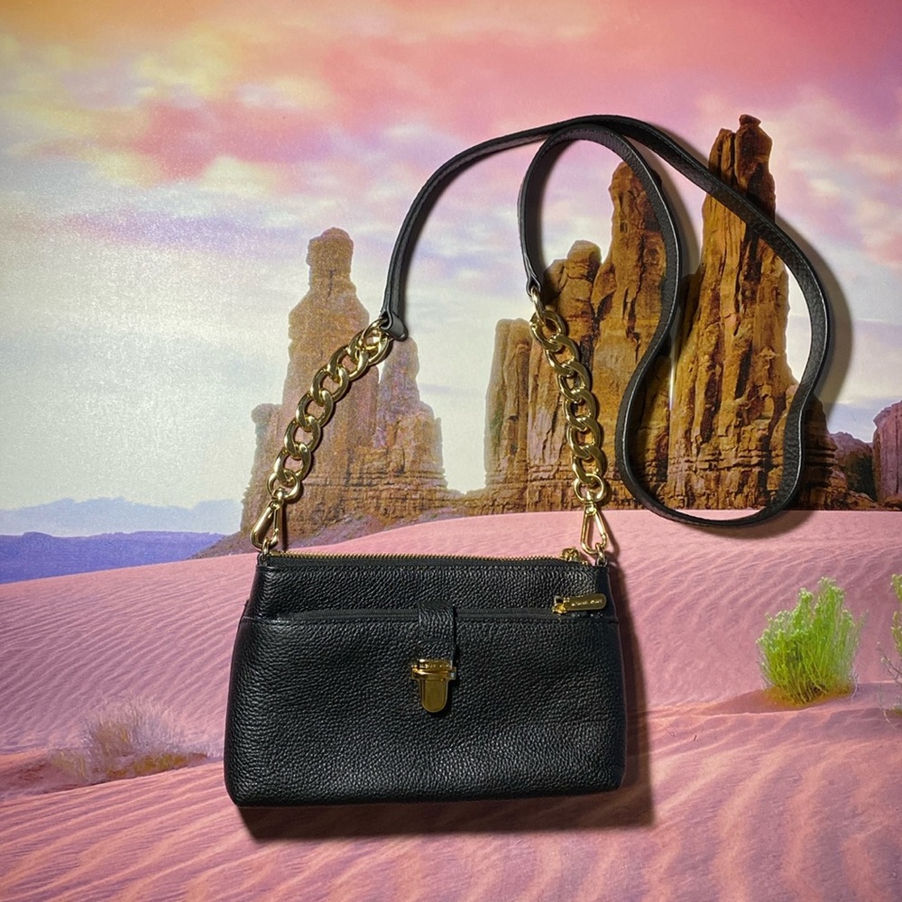 Michael Kors Crossbody Leather Purse.